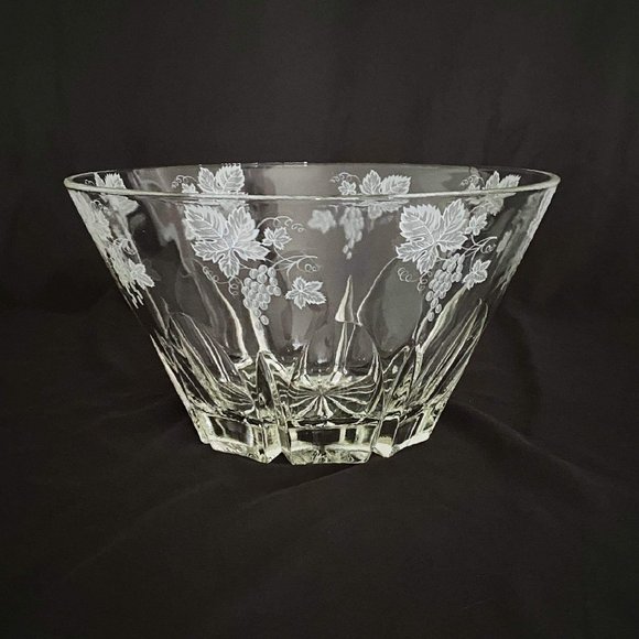 Etched Grape and Leaf Lead Crystal Bowl, JAV6 - Picture 1 of 7